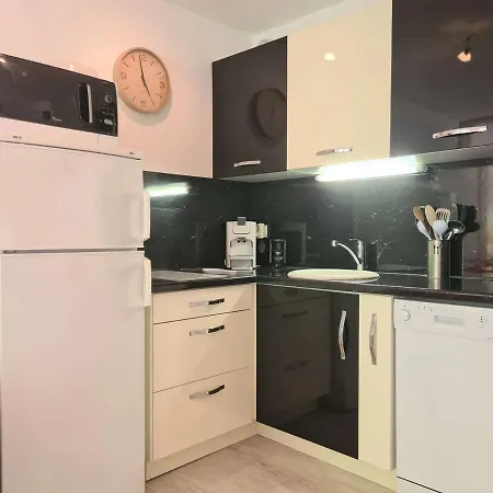 Apartamento 4 Couchages Avec Piscine, A 300m De La Plage Richelieu, Vue Sur Aqualand. - Fr-1-249-322 *